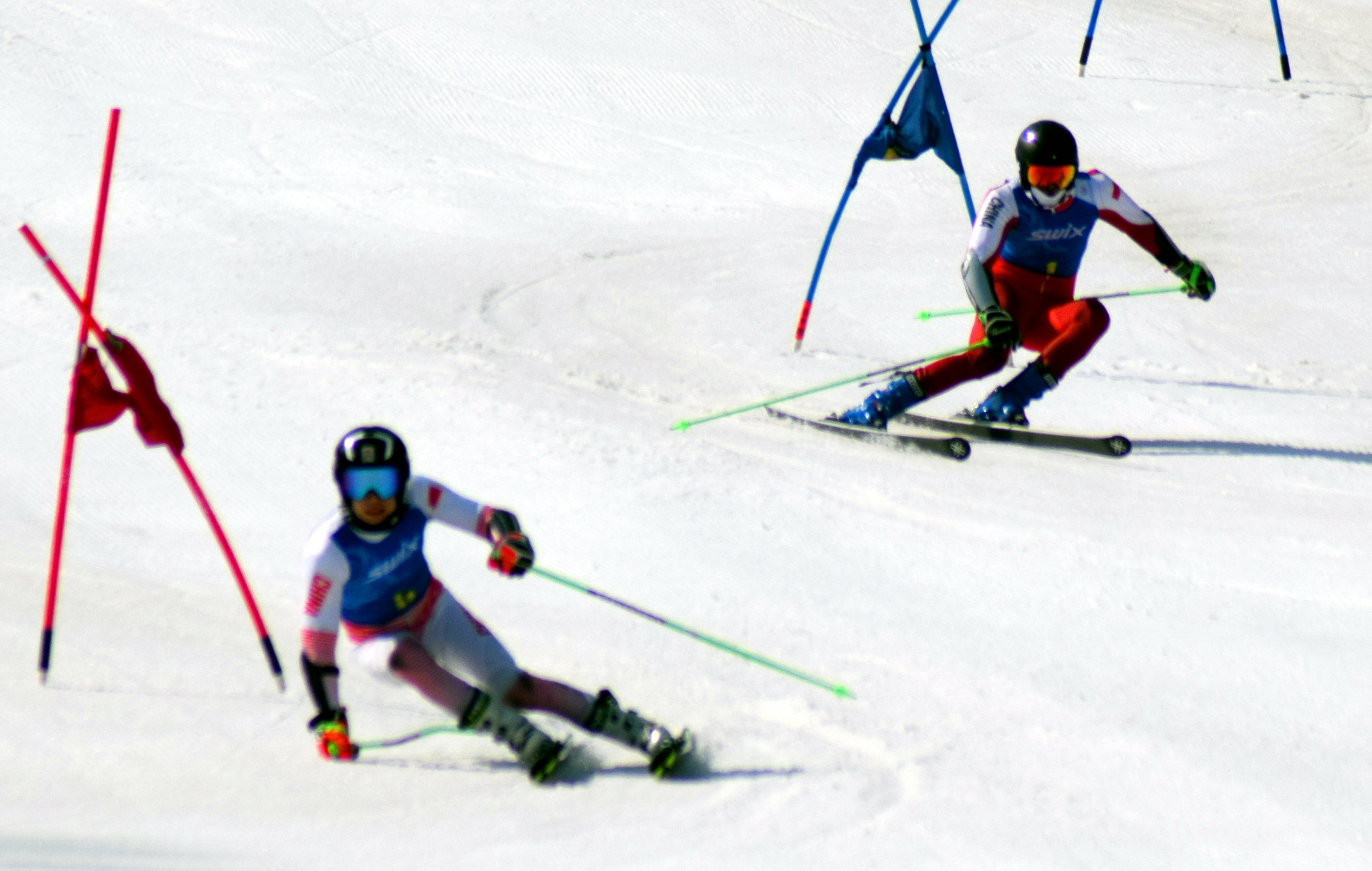 高山速降滑雪比赛规则_高山速降滑雪2006_高山滑雪中国选手顺利完赛