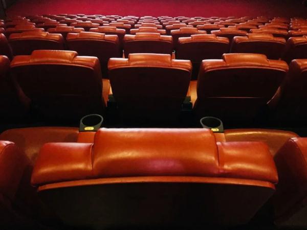 影院共享按摩椅受观众诟病你体验过一边看电影一边按摩吗？