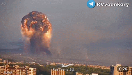 乌克兰一军事设施遭俄军袭击现场腾起巨大蘑菇云