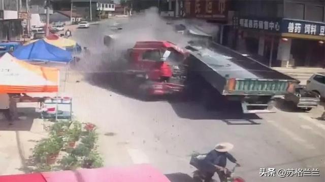 客车与货车相撞_泗水两货车迎面相撞_海南高速货车相撞