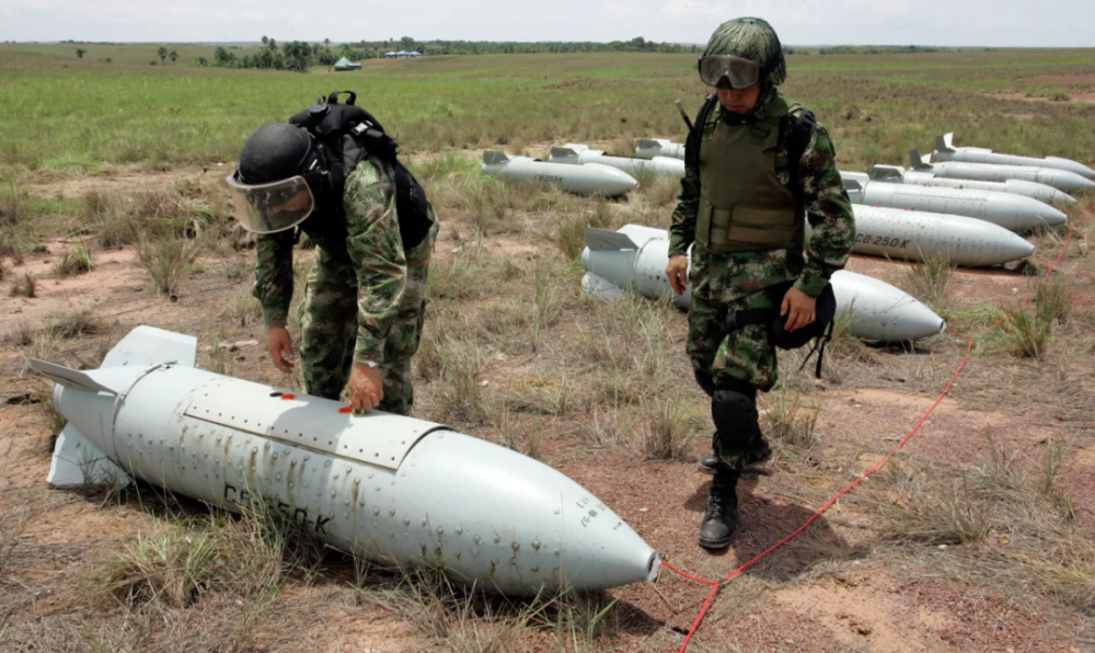 俄军发射近500枚_俄媒称乌军向俄境内发射集束弹药_俄发射11枚核弹打击美国完整